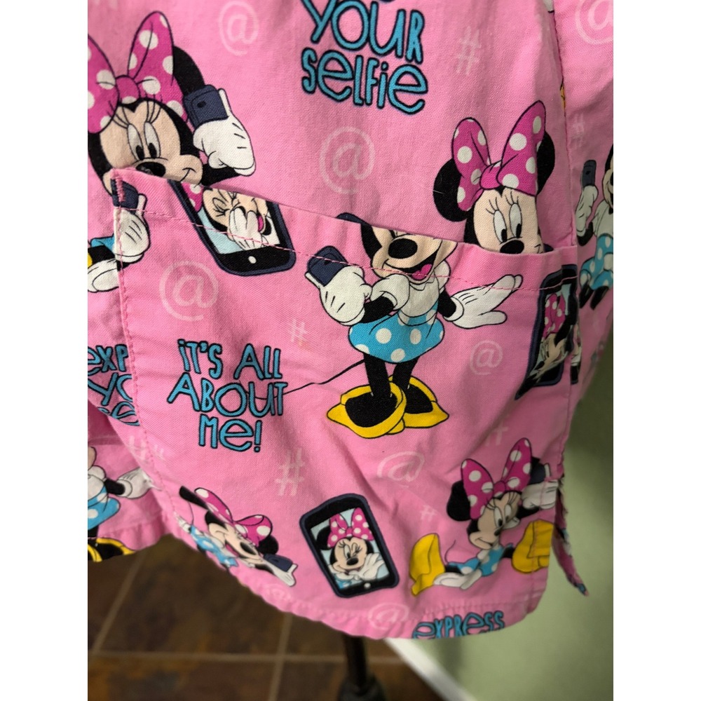 Disney Minnie Mouse Pink Selfie Print V-Neck Scrub Top Large L Women - Picture 4 of 6